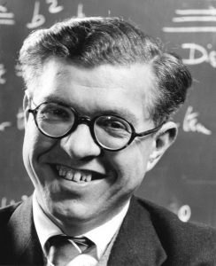 Fred Hoyle, padre de la panspermia.